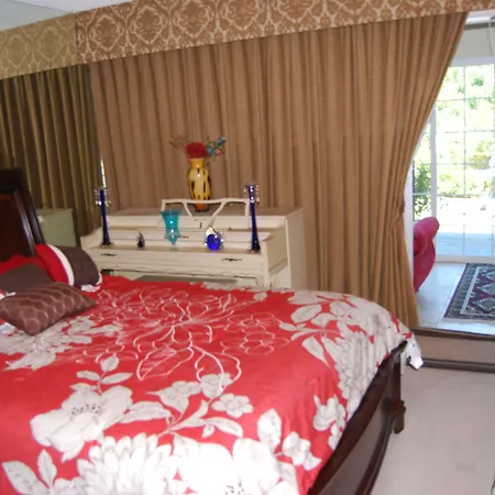 Bed And Breakfast In Hollywood Hills-2